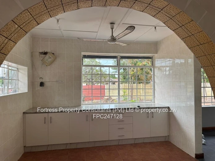 Renovated 3-Bed Home with Flatlet & Garden in Cranborne