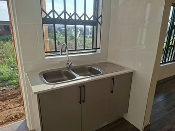 2 Bedroom Flat & Apartment