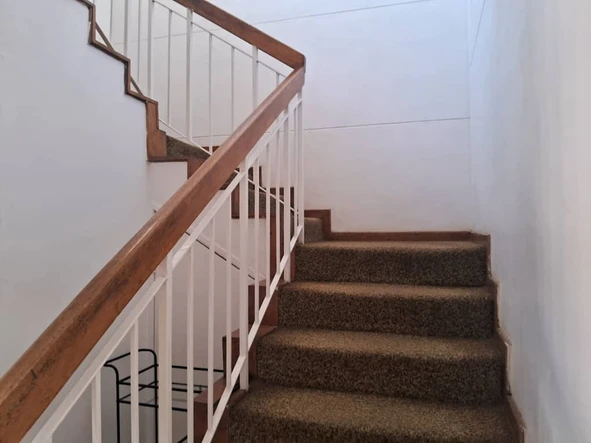2 Bedroom Flat & Apartment