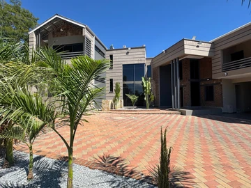6 Bedroom House