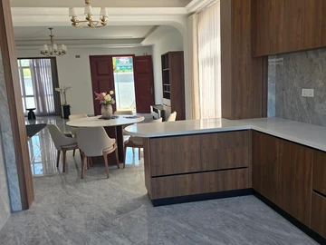 4 Bedroom Flat & Apartment
