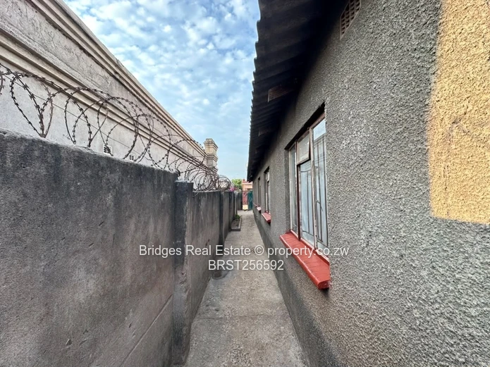 4-Bedroomed house for Sale-Chitungwiza Unit L