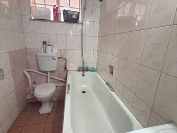 2 Bedroom Flat & Apartment