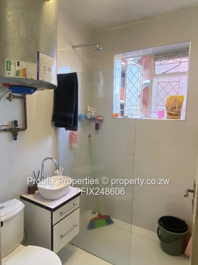 Harare Avenues- Neat 1 bed flat to rent