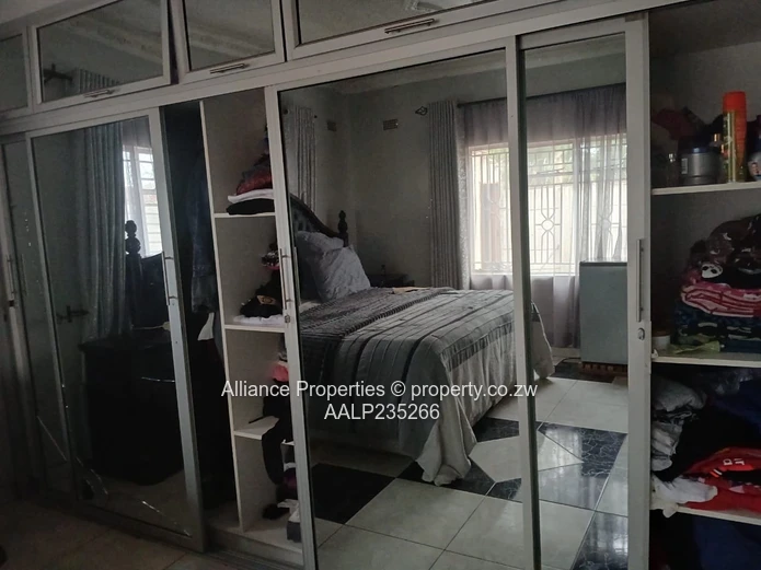 Modern Family Home with Solar Power in Glenview 1 Riverside