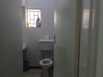 2 Bedroom Flat & Apartment