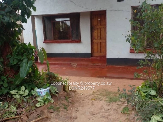 Dzivarasekwa 3-Bed Home with Red Gate, Verandah & Garden