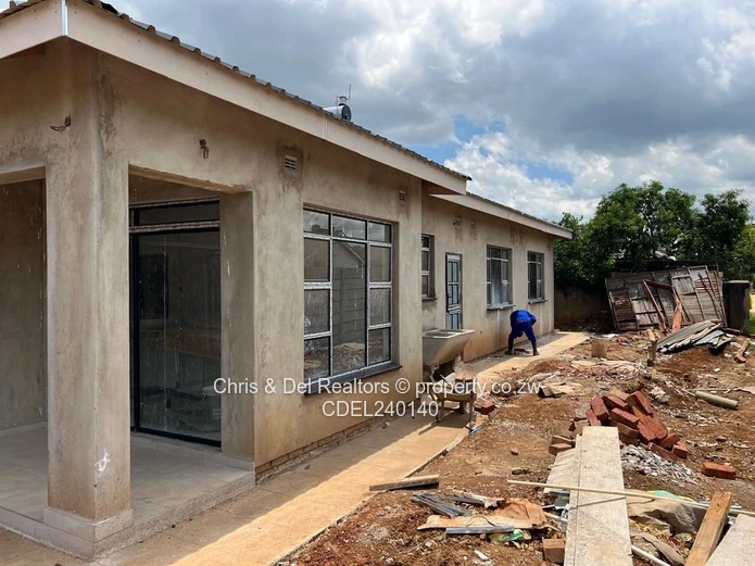 Modern 4 Bedroomed House on Corner Stand