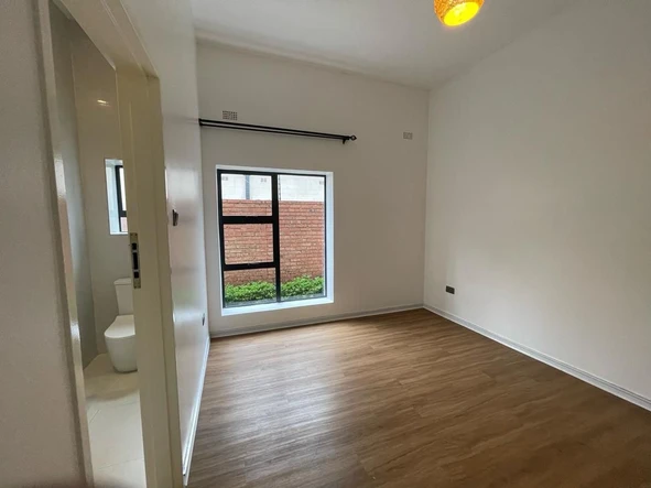 4 Bedroom Flat & Apartment
