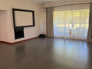4 Bedroom Flat & Apartment