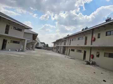 2 Bedroom Flat & Apartment