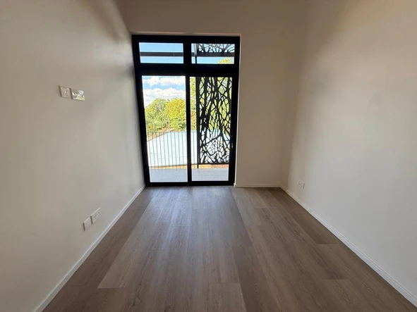 2 Bedroom Flat & Apartment