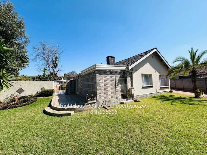 Executive 4 Bedroom Residence In Prime Hillside Location