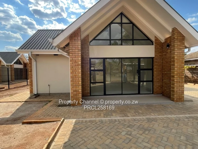 Bright 3-Bed Tynwald Flat with Borehole & Solar