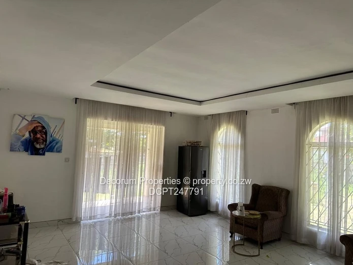 Spacious 5-Bed Home  in Bluff Hill