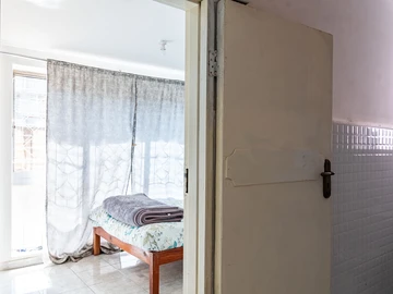 2 Bedroom Flat & Apartment