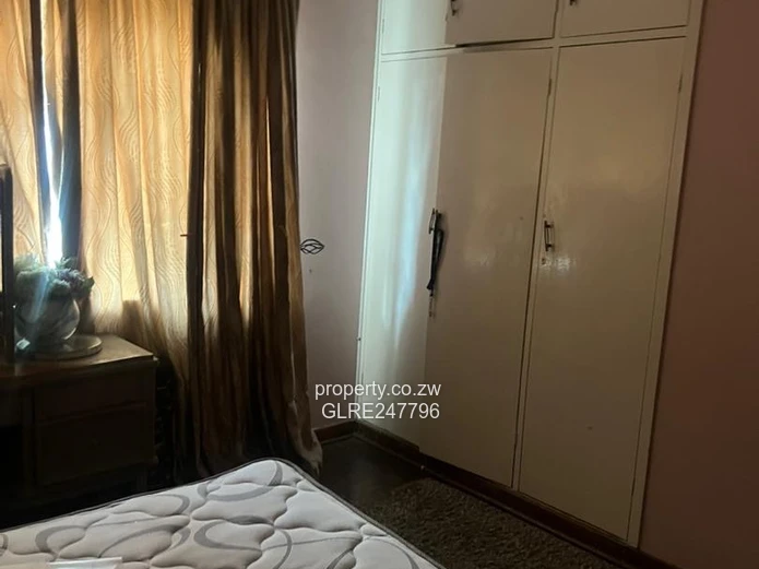 Eastlea 4-Bed Bungalow on 1700m² with Borehole & Lawn