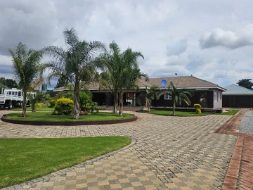 Whiteclif house to let 