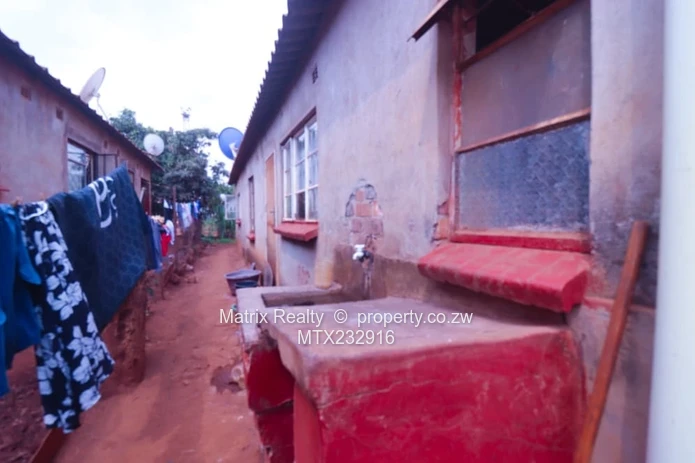 4 Bedroom House for Sale in Kuwadzana