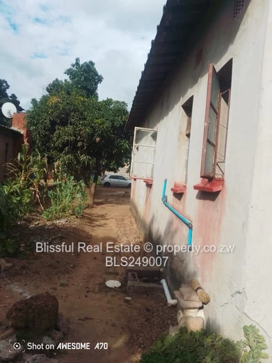 4 Bedroom house for sale in kuwadzana 5