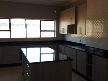 6 Bedroom House