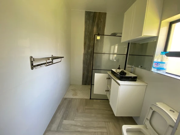 4 Bedroom Flat & Apartment