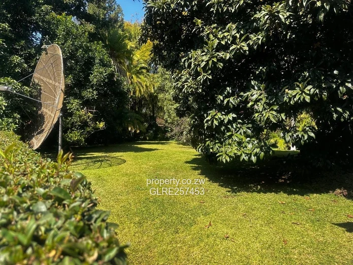 Vainona Family Home — 5BR, Pool & Balcony on 4666m²
