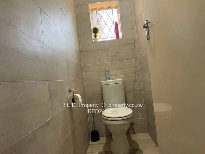 An Ideal Move-In-Ready Home In Queenspark East!