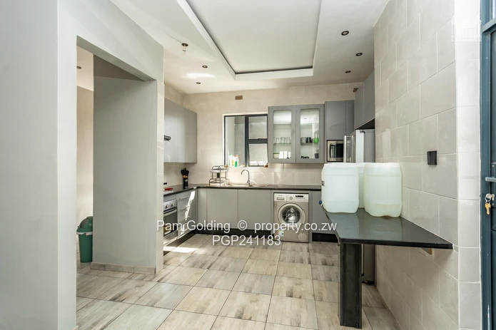 Neat Cluster Home in Peakwood Village!