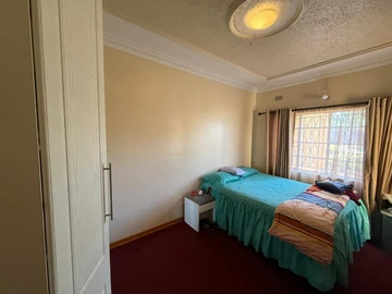 6 Bedroom House