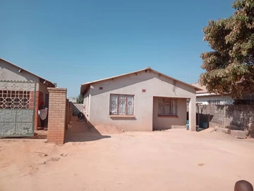Spacious 3-Bedroom Home with Verandah in New Tafara, Harare