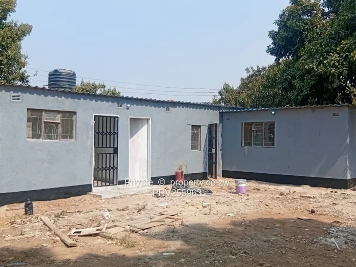 2 Bedrooms Cottage available for rent in Zimre Park
