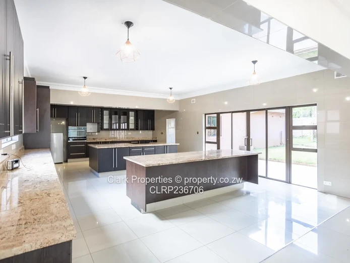 Stylish Family Home In Colne Valley!