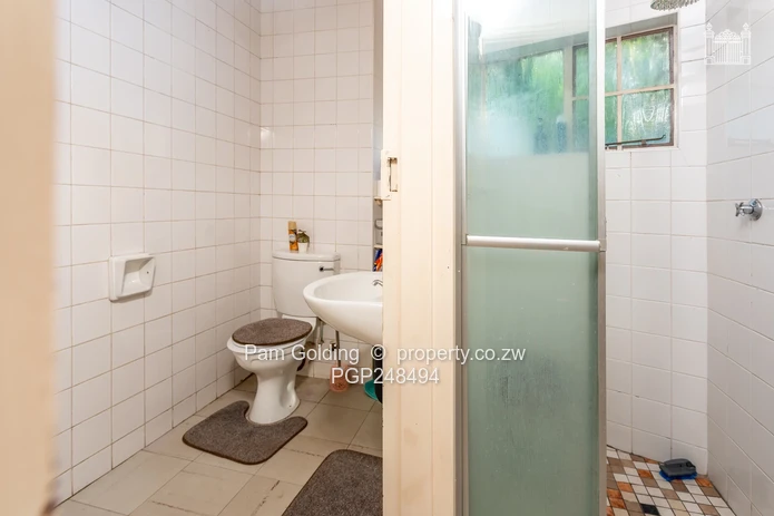 6 Bedroom House With Excellent Water (Sole Mandate)