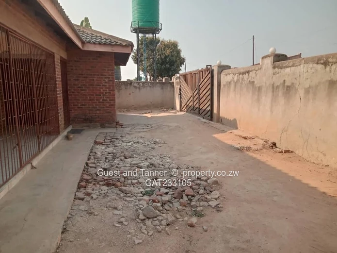 3-Bedroom house In Mainway Meadows