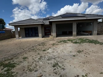 Elegant 4-Bed Home in Waterfalls: Modern, Spacious & Secure