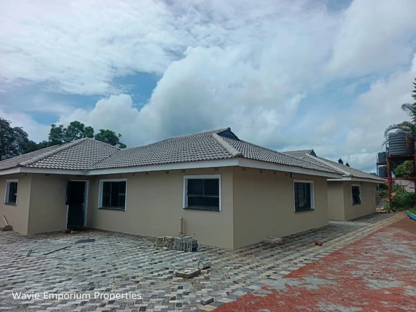 4 Bedroom Flat & Apartment