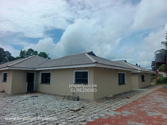 Newly Renovated 4-Bed Flat Bluff Hill - Borehole Included
