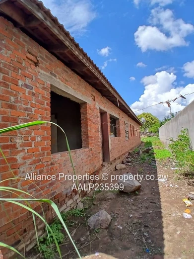 Premium Investment Canvas: Spacious 5-Bedroom Shell on 600sqm in Coveted Zimre Park