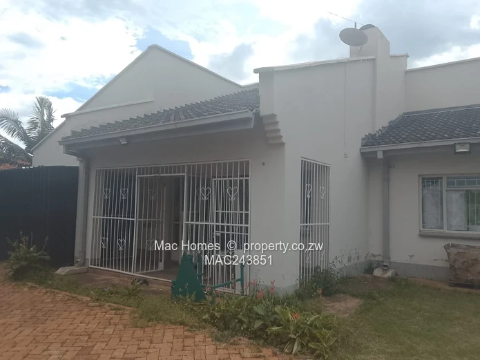 neat 4 bedroom to let in Tynwald north