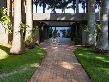 3 Bedroom Flat & Apartment