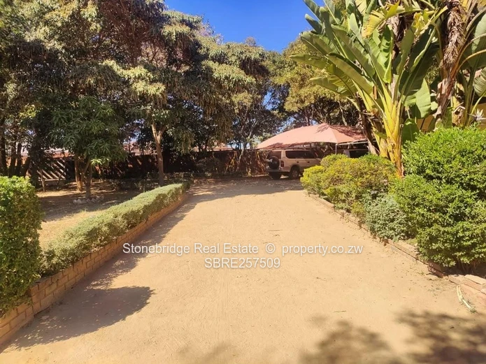 4 Bedroomed House in Zimre Park. Harare For Sale