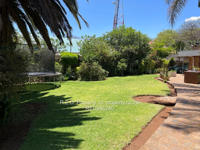 3 Bedroom House For Rent In Suburbs!