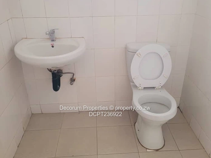 Avenues 4-bed with Borehole, Solar & Secure Garden