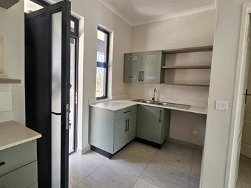 2 Bedroom Flat & Apartment