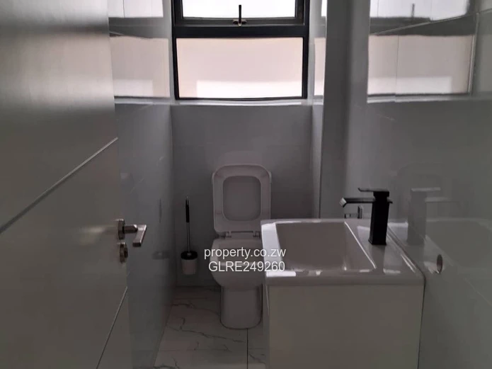 Modern 3-Bed Apartment with Borehole in Newlands