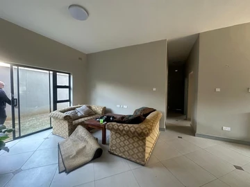 3 Bedroom Flat & Apartment