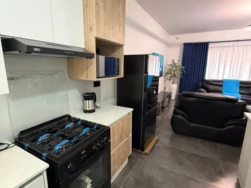 2 Bedroom Flat & Apartment