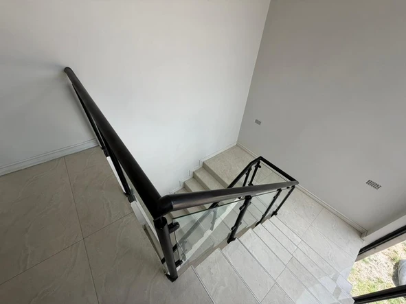 4 Bedroom Flat & Apartment