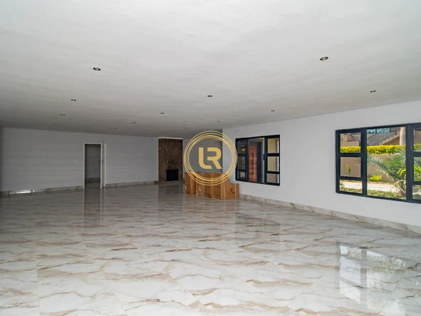 6 Bedroom House